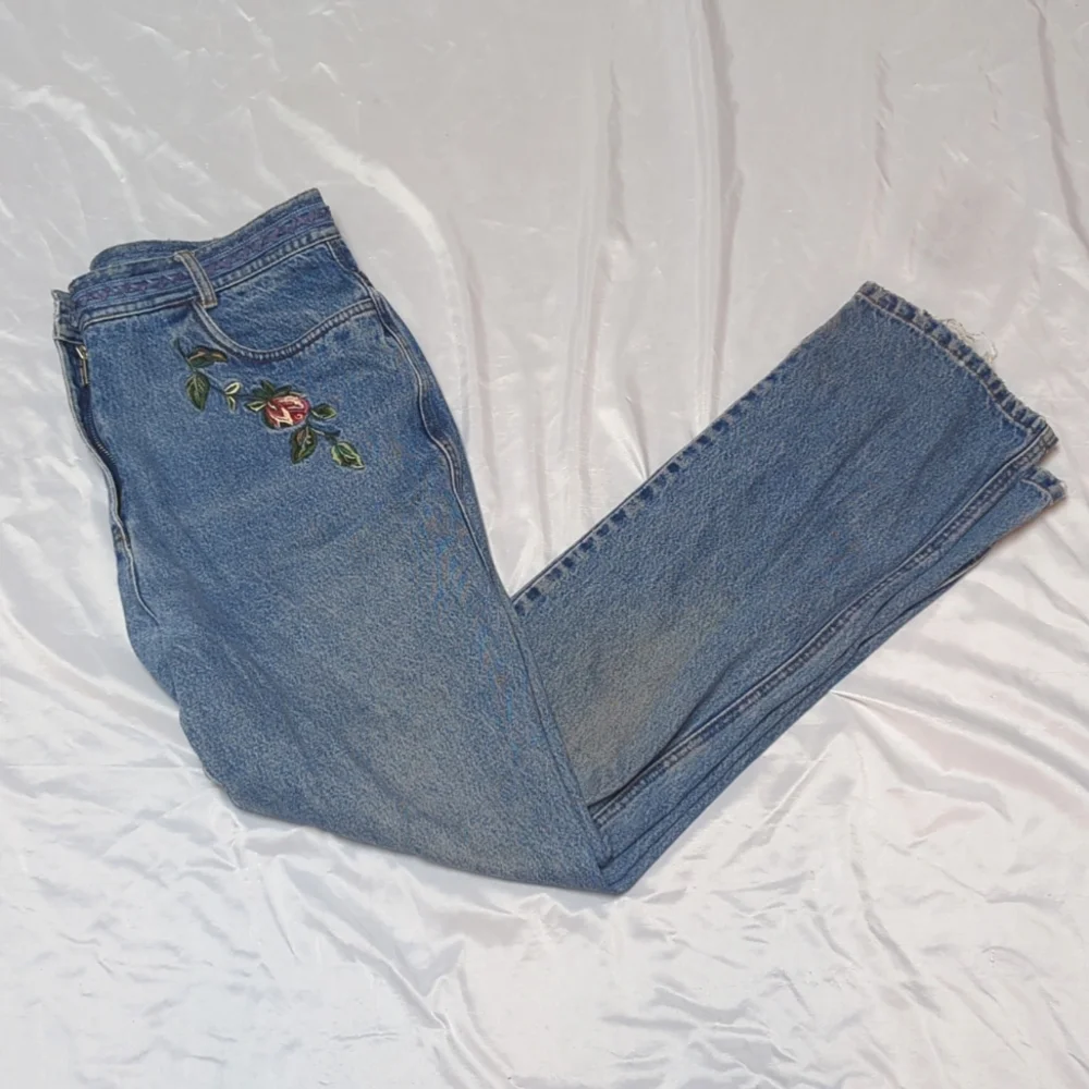 Vintage 90's High Rise Acid Washed Boho Mom Jeans With Embroidered Roses